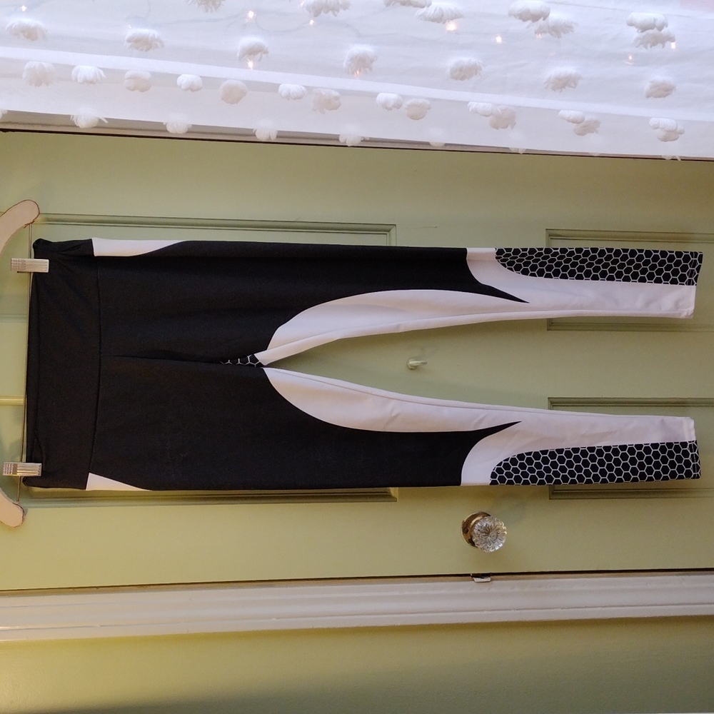 Women's Signature legging size S black and white honeycomb